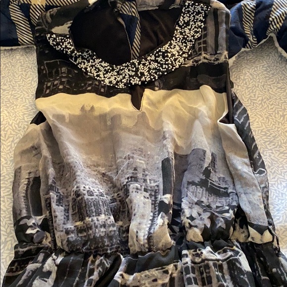 Dress - Picture 4 of 7